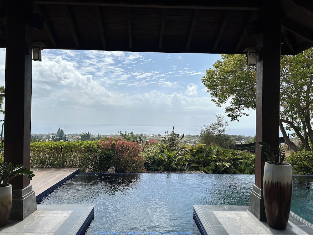 Breezin Villa in Deans