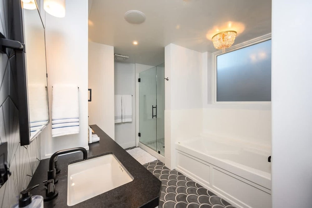 Luxury Ocean View Escape Elegant 4BR Del Mar Home