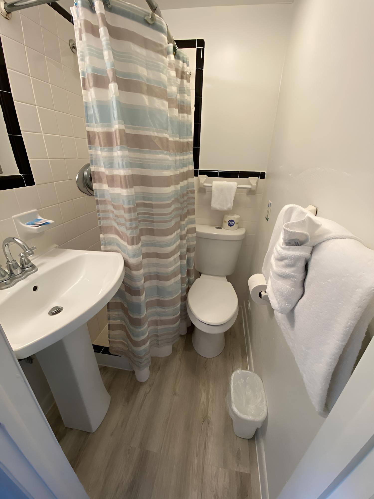 Tropical Winds Motel & Cottages