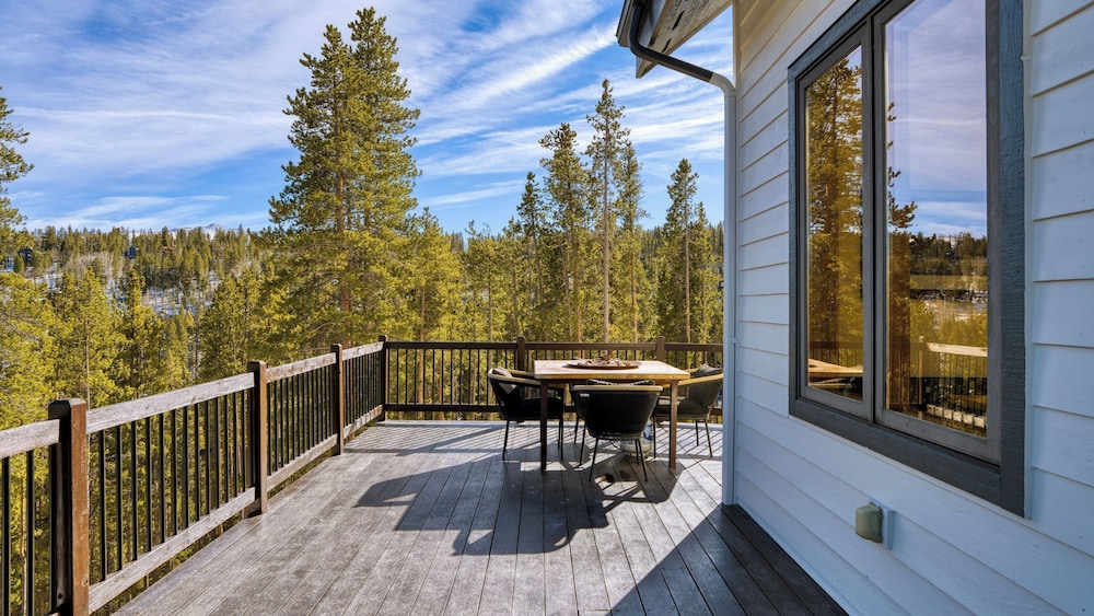 Skate Bowl, Hot Tub & Game Room Breckenridge Adventure Chalet by Avantstay
