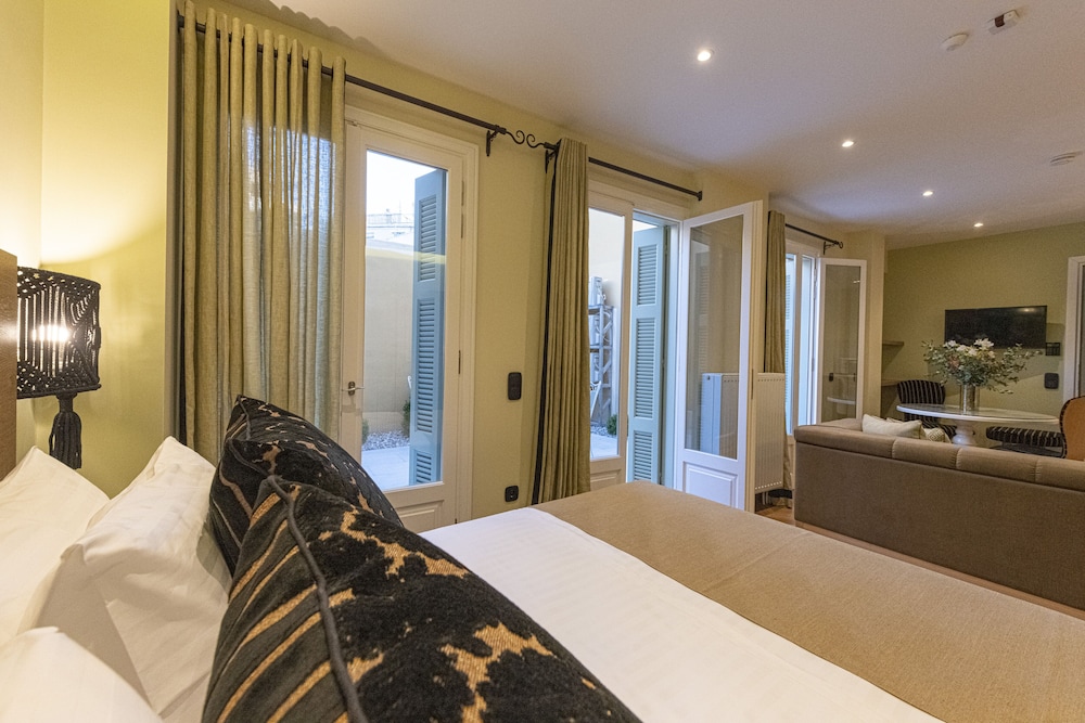Ipelhome Plaka Boutique Apartments