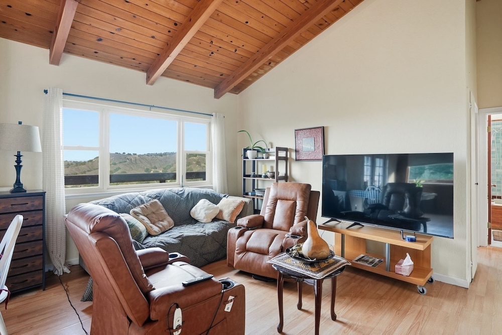 Peaceful Retreat With Panoramic Views 3 Bedroom Home
