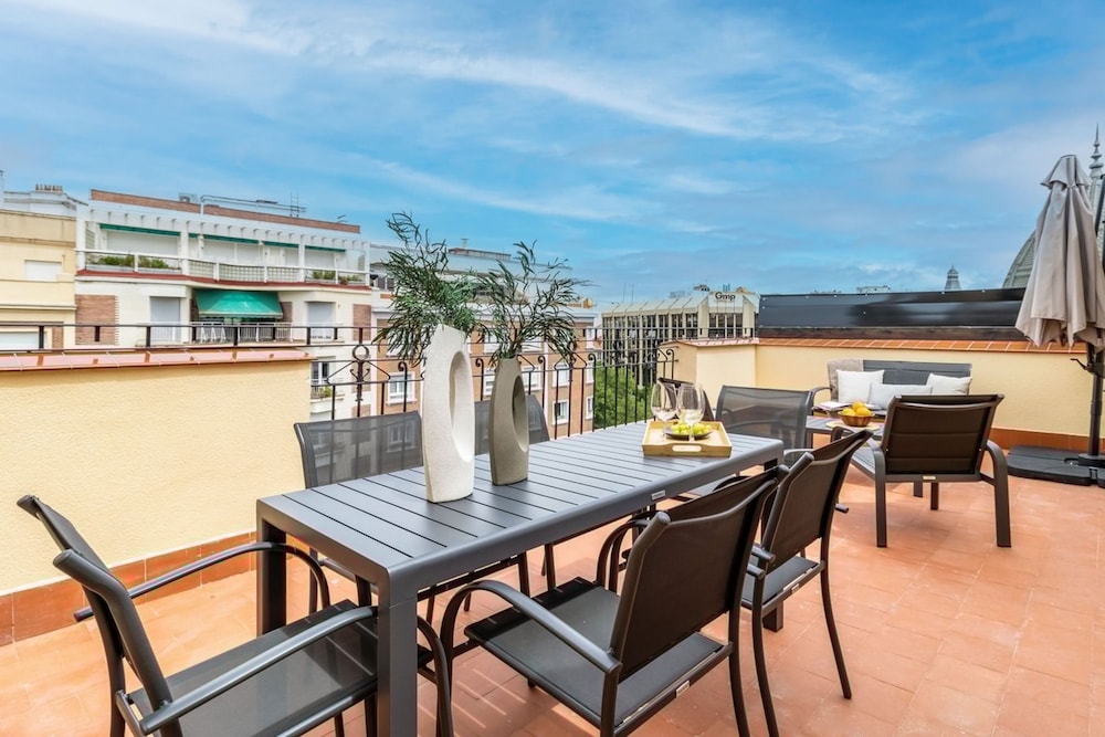 Ziggy - 3 Bedrooms and Terrace and Balcony in Trafalgar