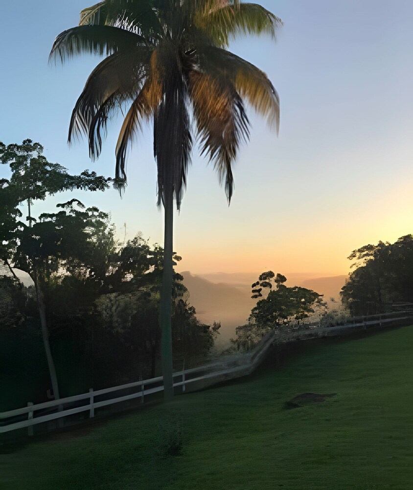 Sítio em Aldeia com piscina vista vale