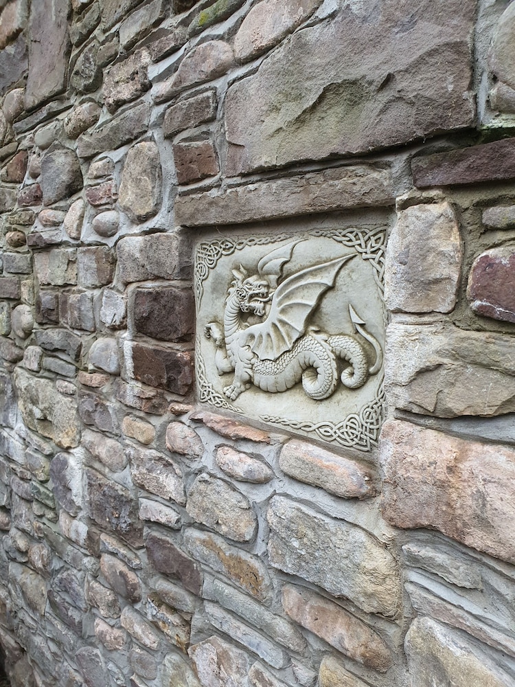 Dragon Inn Crickhowell