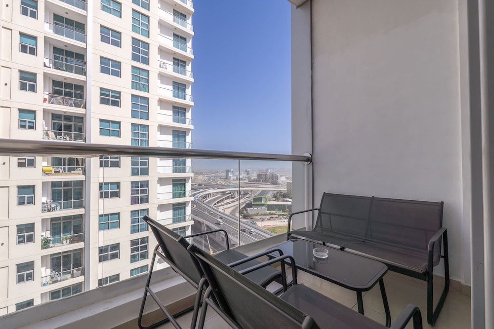 Gorgeous 1 Bedroom in DEC Tower With Marina Views