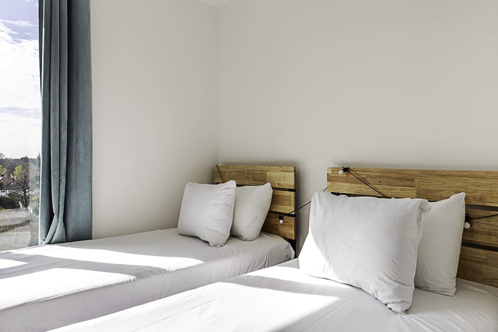 Charming West London Nest view 3