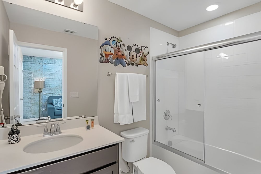 Luxury 5-bed Home With Private Splash Pool