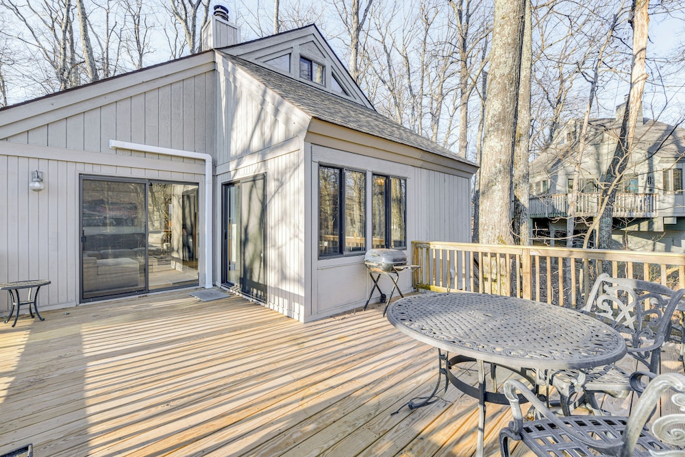 Walk to Ski Slopes: Wintergreen Resort Treehouse