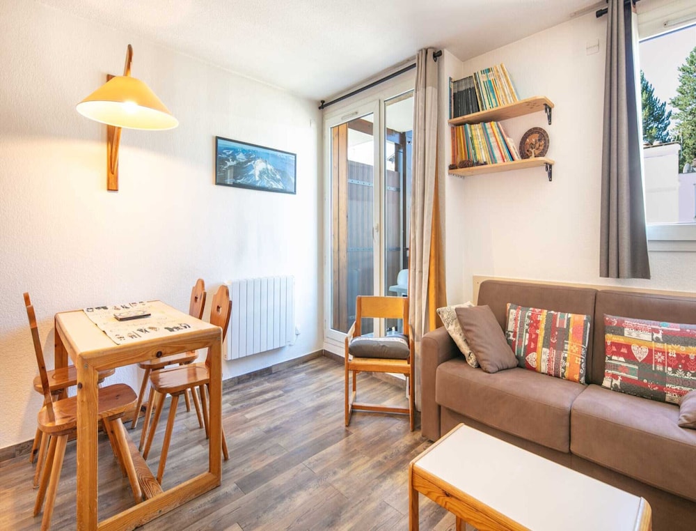 Cosy Mountain Retreat for 4 Guests