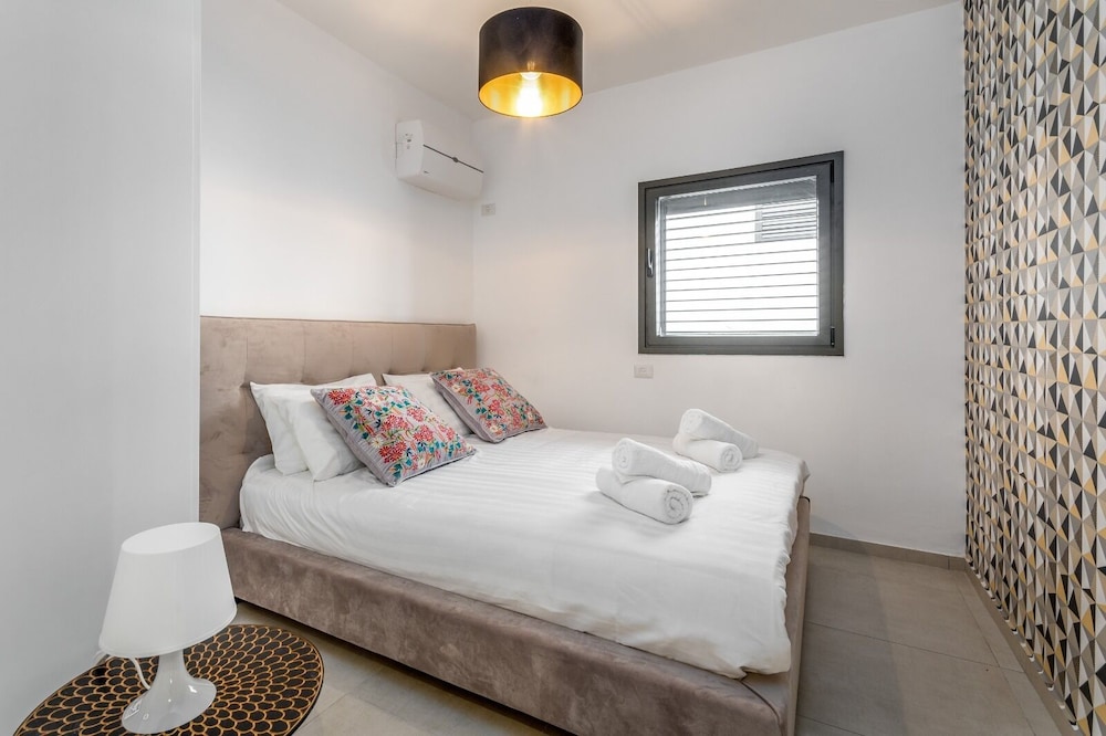 luxury garden apartment heated pool view 4