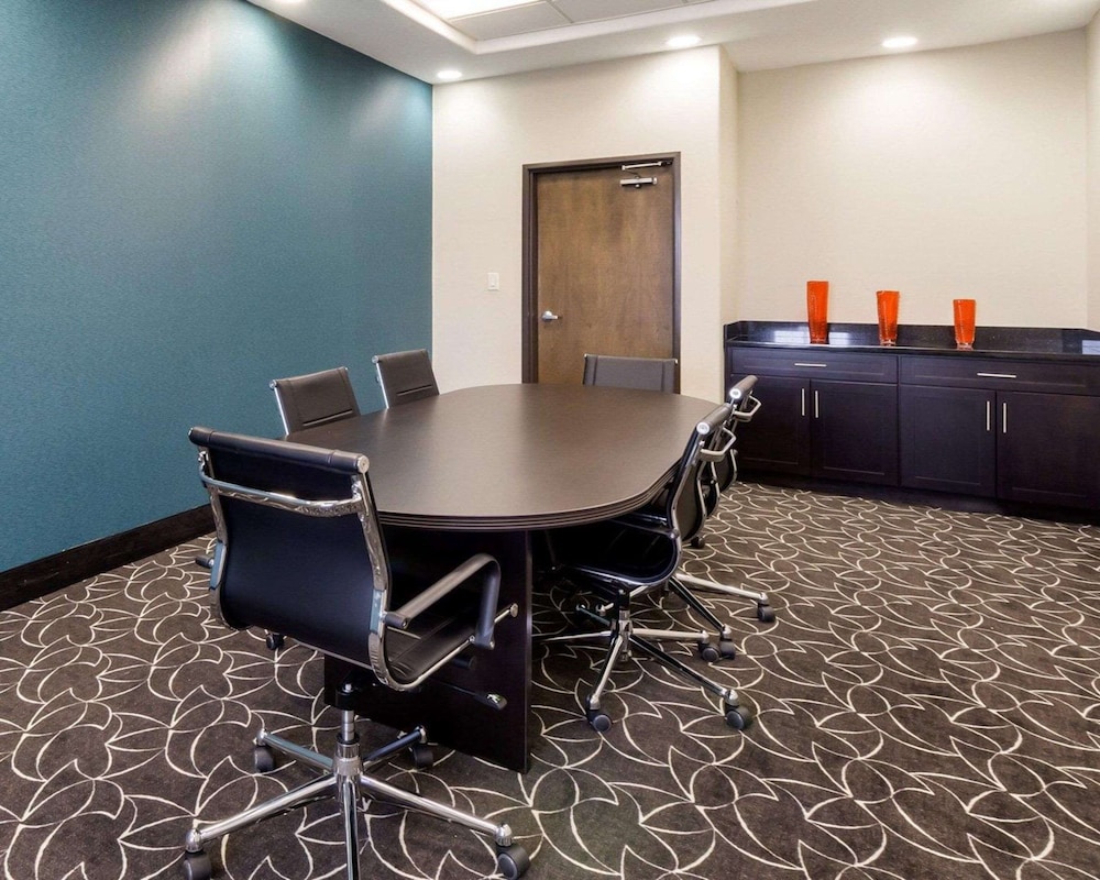 Garner Hotel Victoria - East by IHG