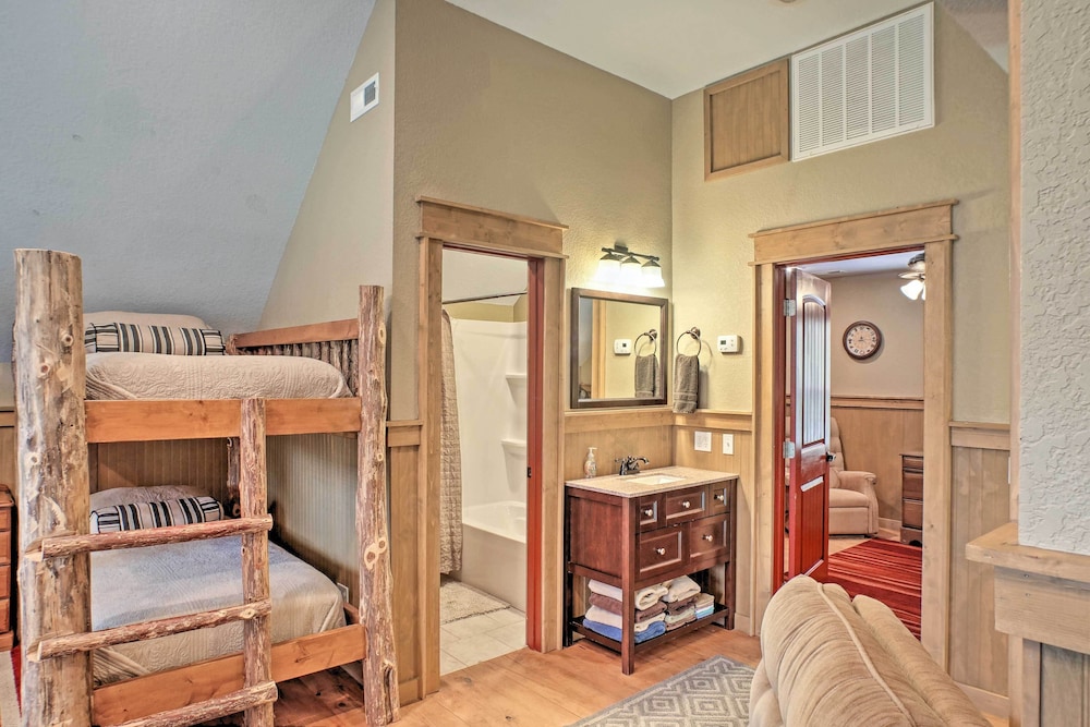Guntersville Cabin w/ Fire Pit & Covered Porch view 5