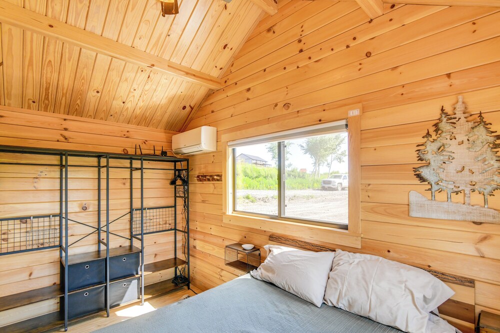 Teton Mtn Views: Peaceful Riverfront Cabin!