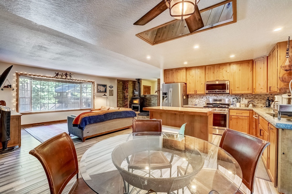 The Blue Lake House - Family fun Abound view 5