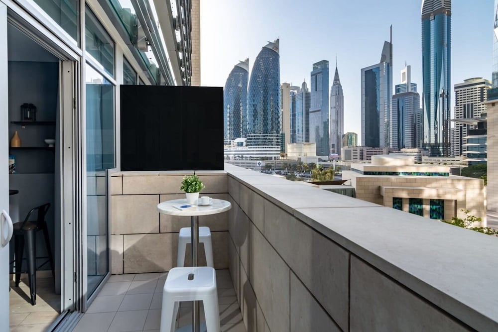 Silkhaus Comfy Studio in Difc Gym Pool Balcony