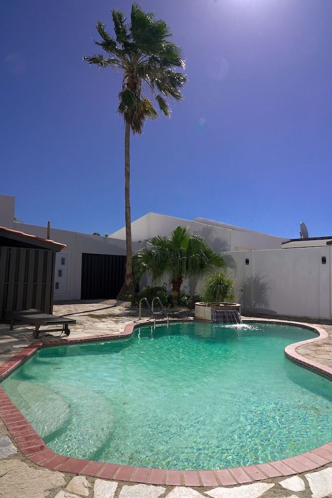 Large Villa-pool-6 Room-sleeps 14-nearby Marriott