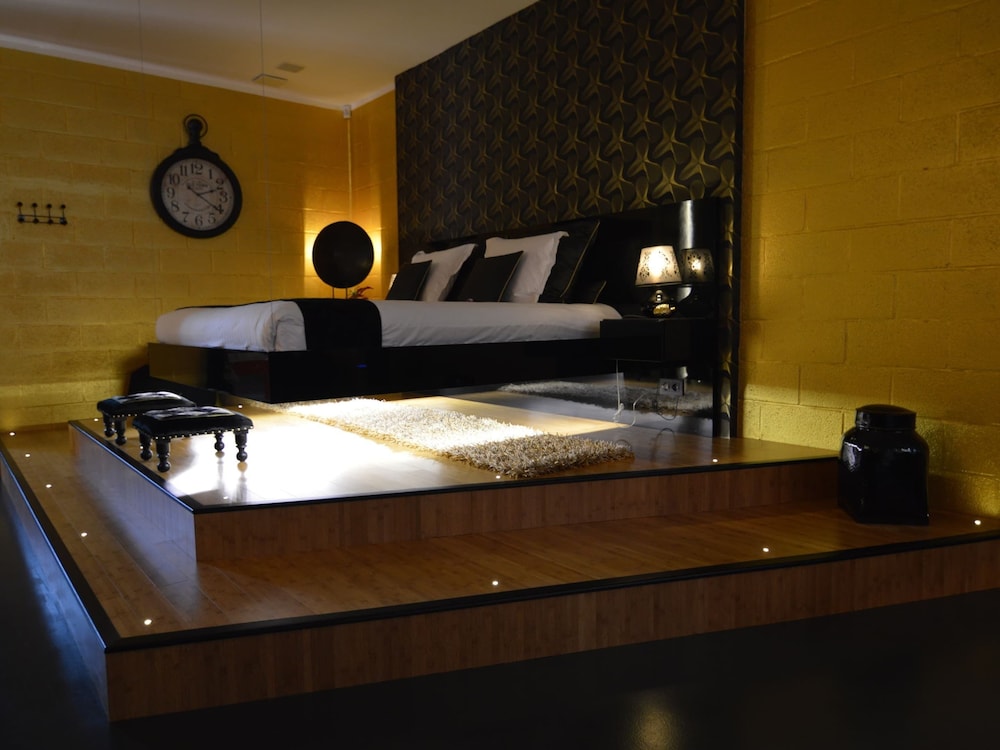 Deluxe Holiday Home in Welkenraedt with Hot Tub & Steam Shower view 4