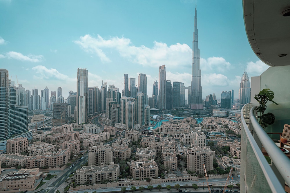 DAMAC Suites by Hostiva – Burj & Fountain