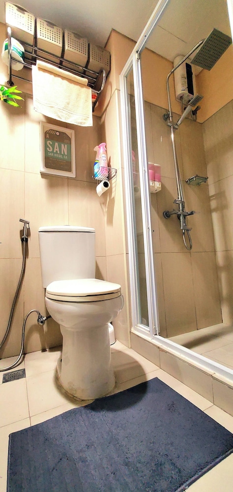 Urban Retreat at Shell Residences With Netflix 300mbps Wifi