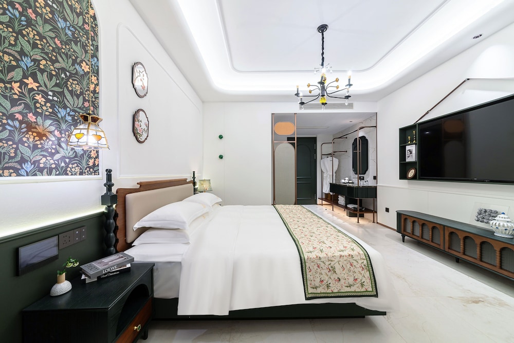 Vishan Garden Trendy Hostel