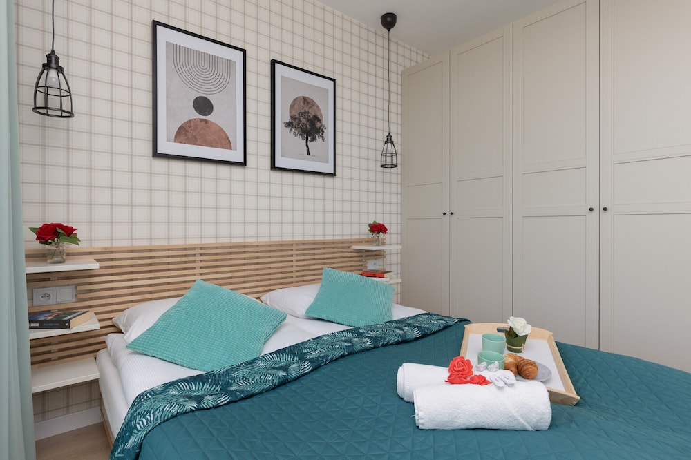 Warsaw Apartment Celownicza by Renters view 2