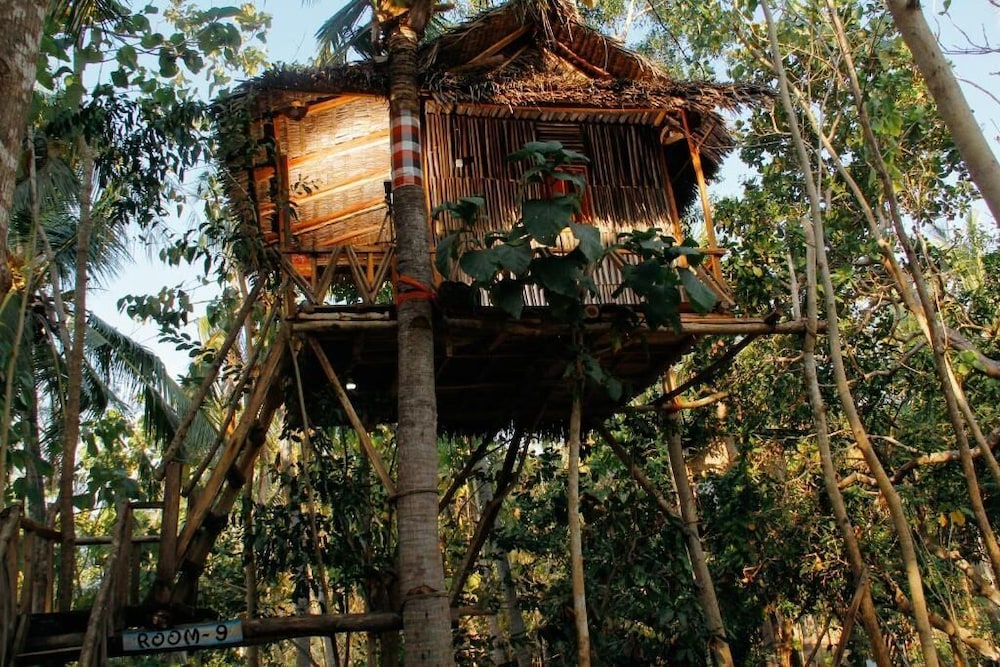 Nyuh Bengkok Tree House