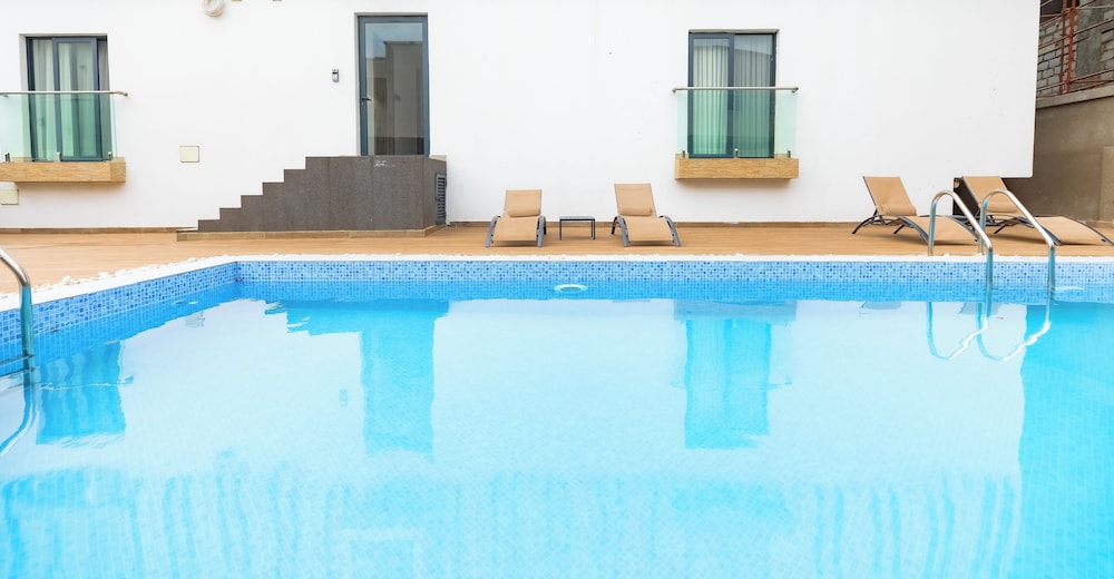 Belfast studio-Blue Waters Property.
