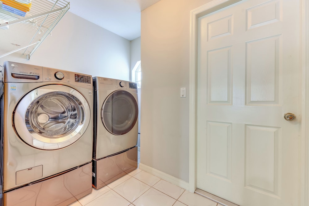 Pet-friendly Palm Coast Home: 8 Mi to Beach!