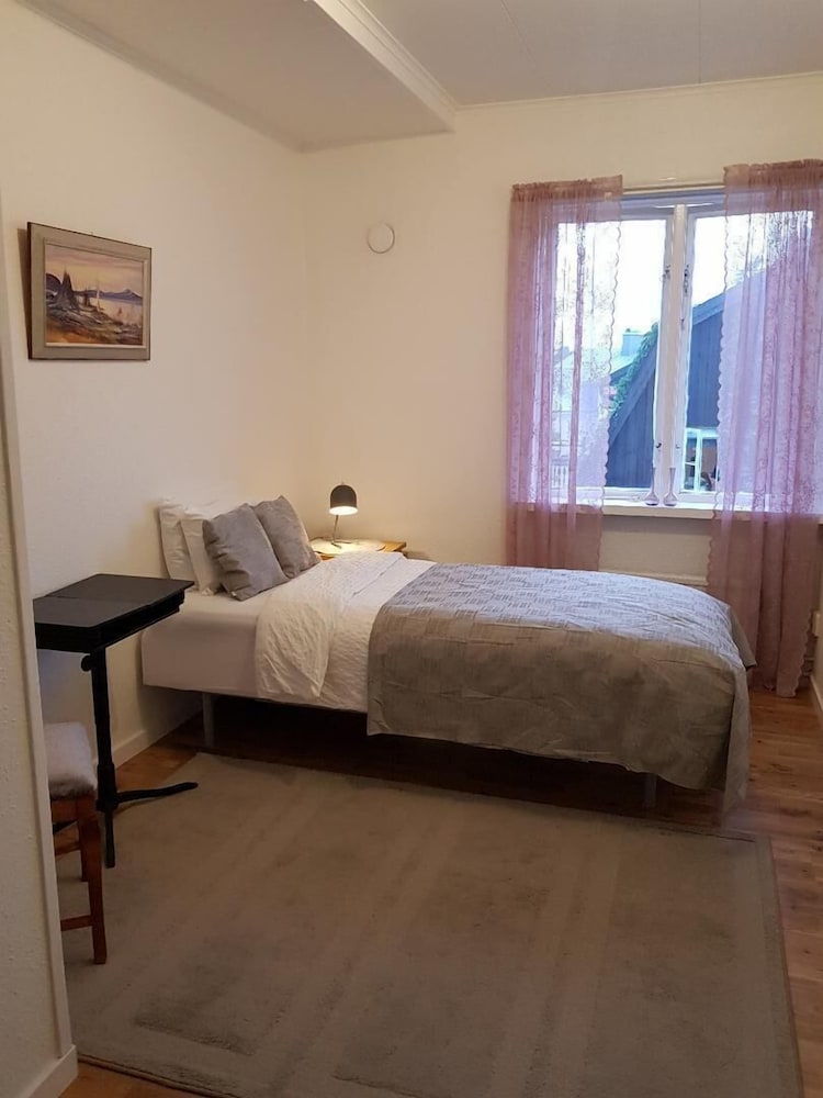 Lovely Spacious Apartment  centerally view 4