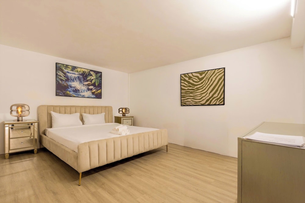 Lux white villa 9 Bedrooms