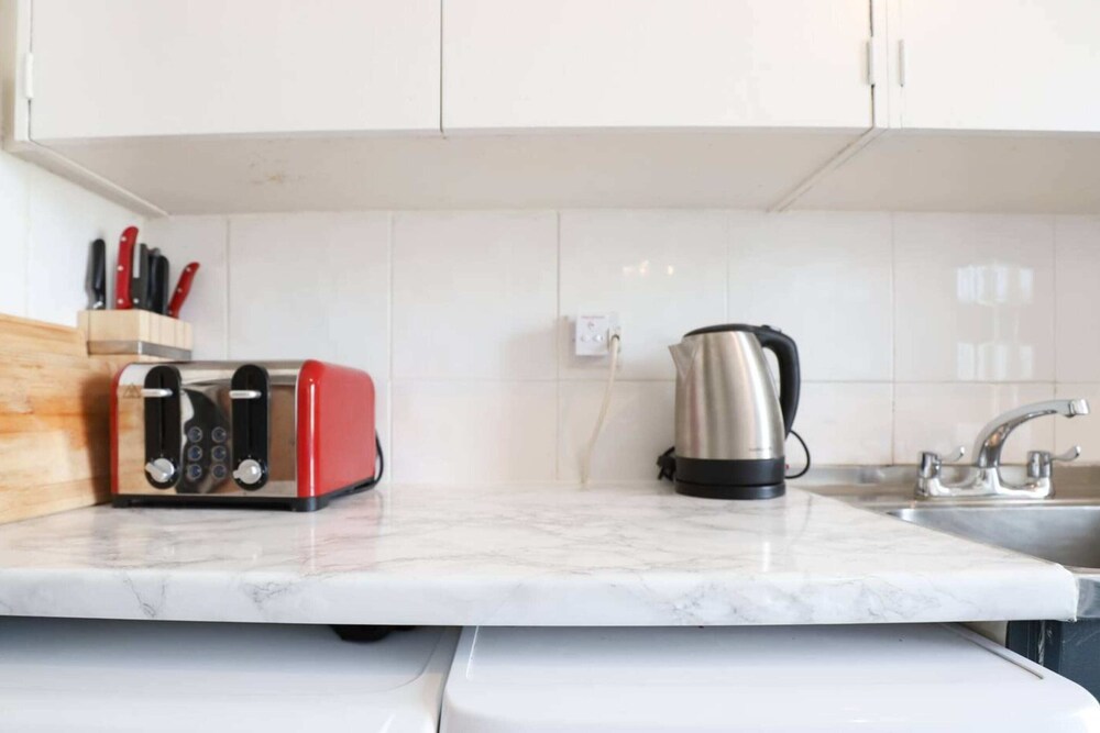 Fantastic Central Apartment With Balcony in Fitzrovia