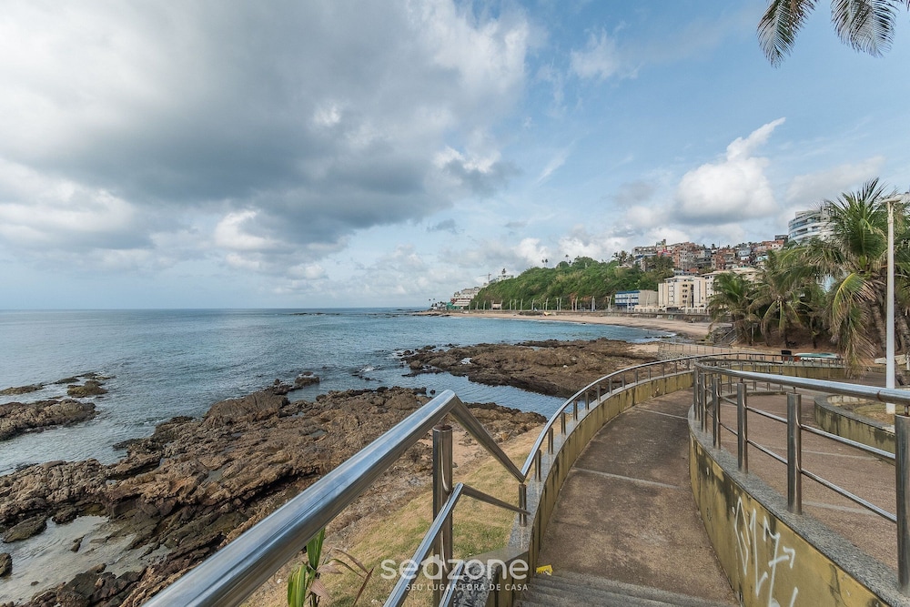 Apt w/ Ocean View 100 m From the Beach Eia0409
