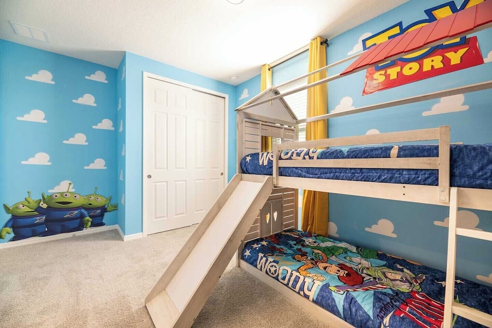 Spacious 9-bedroom Orlando vacation home