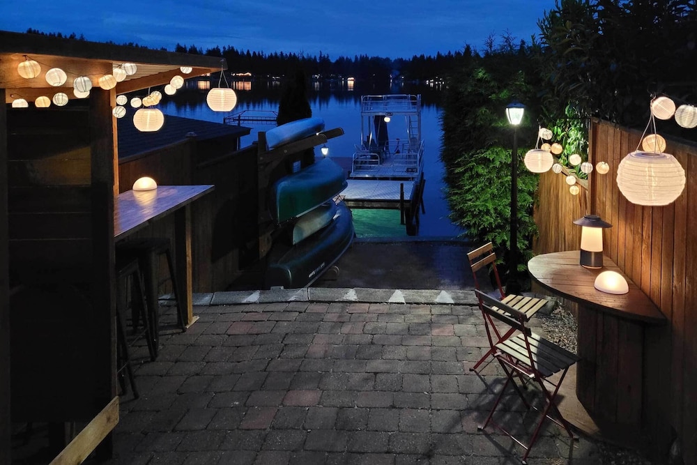Stunning Kent Lake House w/ Private Dock! view 4