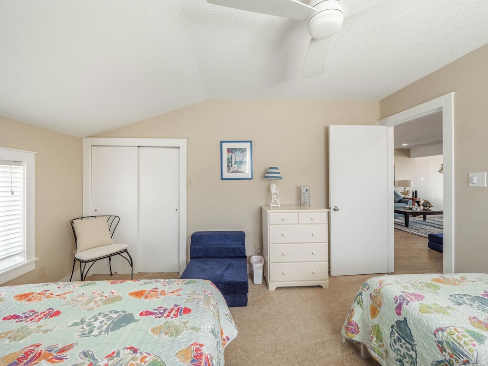 Beach Coma by Topsail Realty