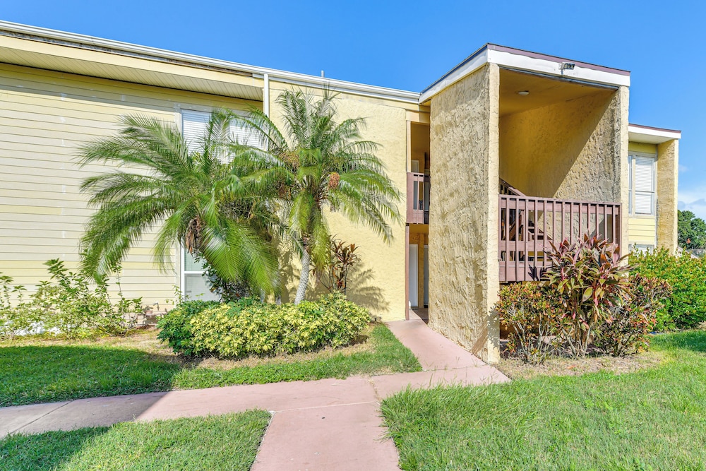 4 Mi to Siesta Key Beach: Condo w/ Pool Access
