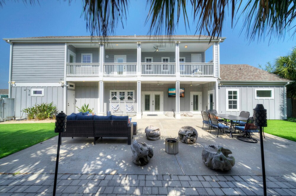 16 Palms by Avantstay Luxury Getaway, Backyard Oasis Pool & Playscape Access view 5
