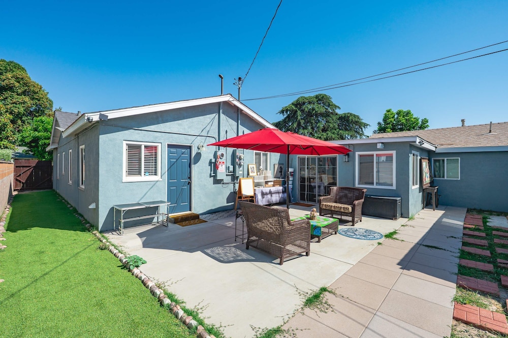 Whimsical Family Stay 10 Min Walk to PV Hospital