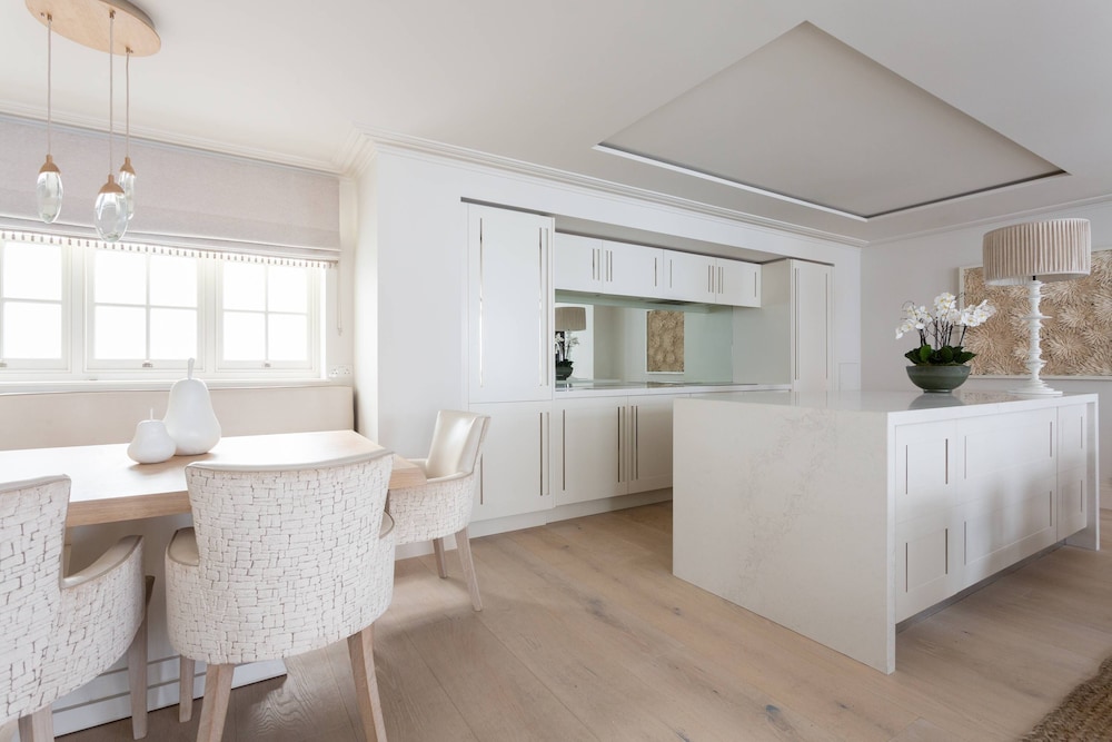 Eaton Mews South by Onefinestay