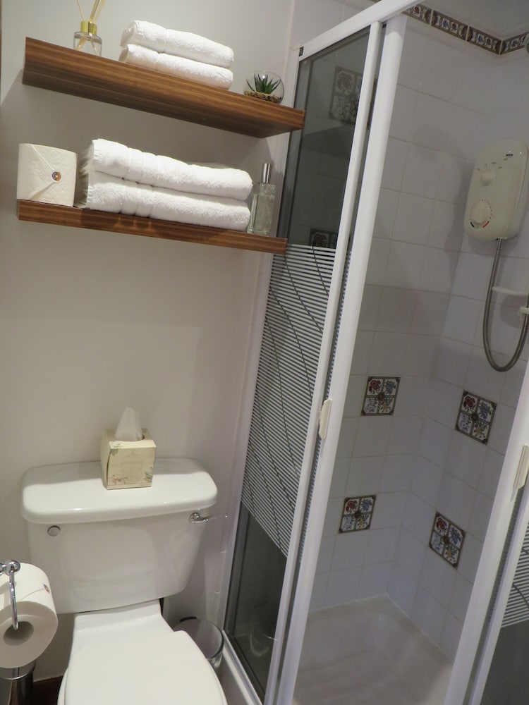 Eriskay Guest House and Aviemore Glamping