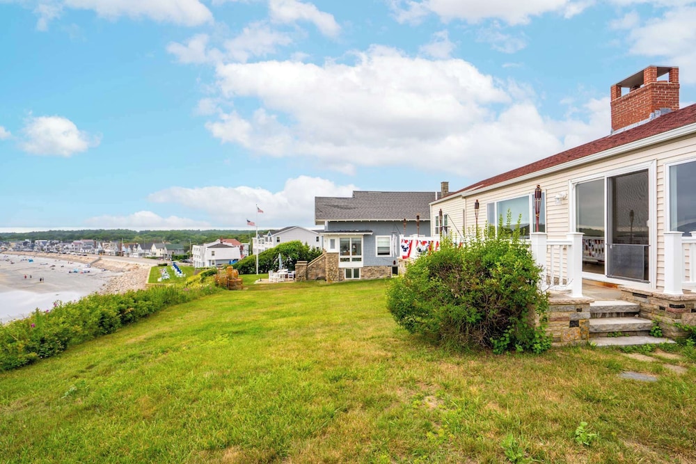 Oceanfront Ping Pong 1 Min Walk to Beach Pets Welcome