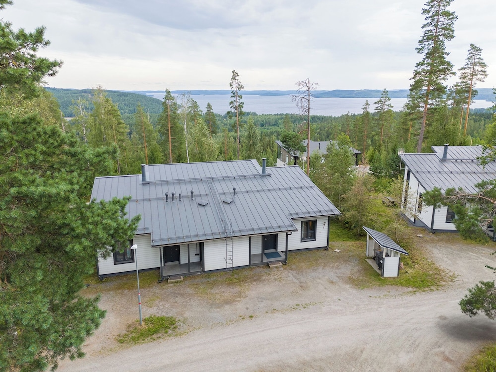 Peaceful 2BR Getaway Cabin at Riihivuori