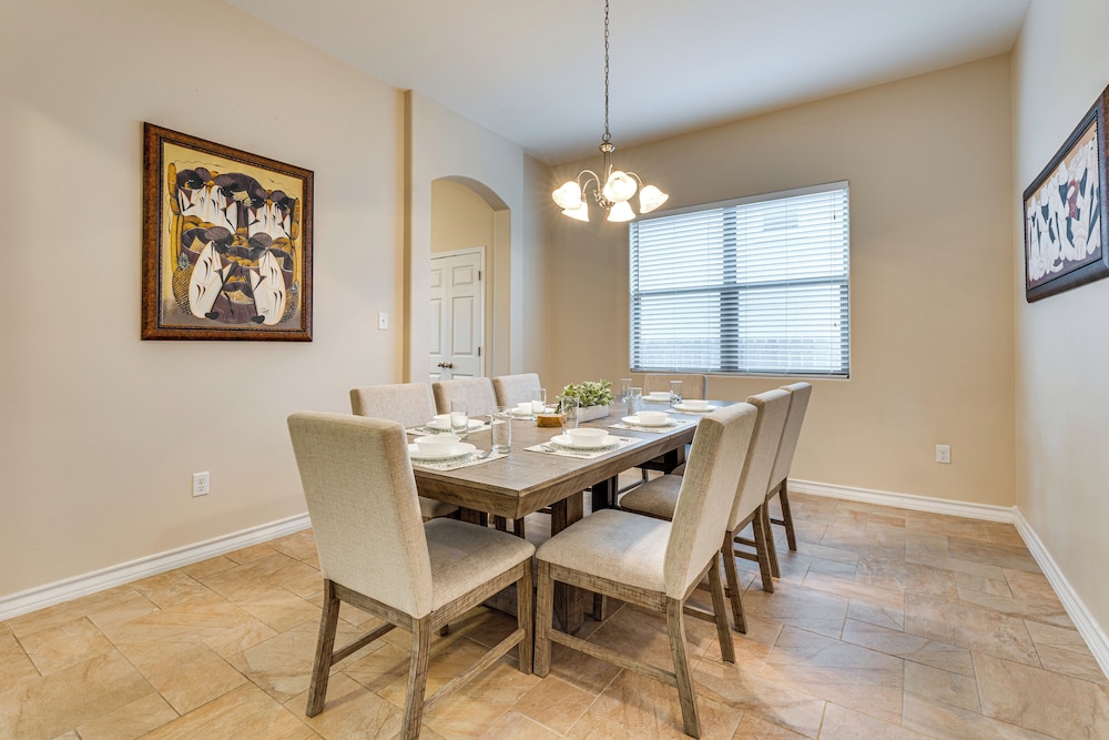 7 Mi to Lake Casa Blanca: Laredo Family Home!