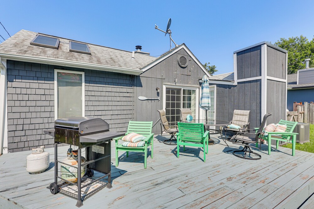 Fish, Swim & Boat: Colonial Beach Bungalow