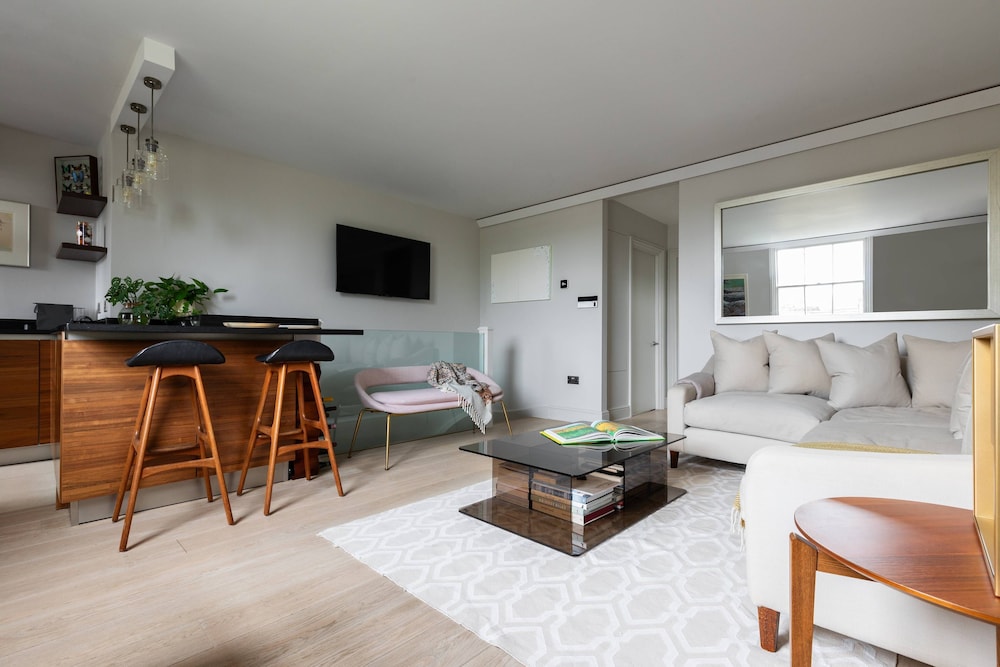 Leamington Road Villas V by Onefinestay — London
