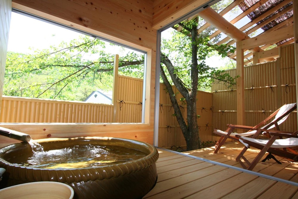 Nakaoyama Onsen Shosenkaku