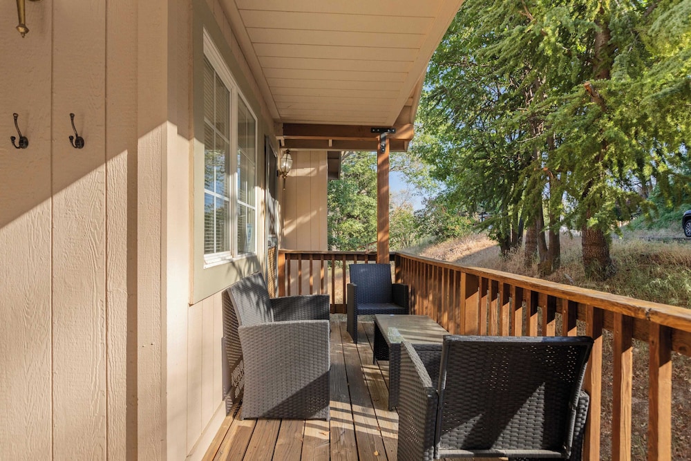 Alpen Drive by Avantstay Private Deck and Views