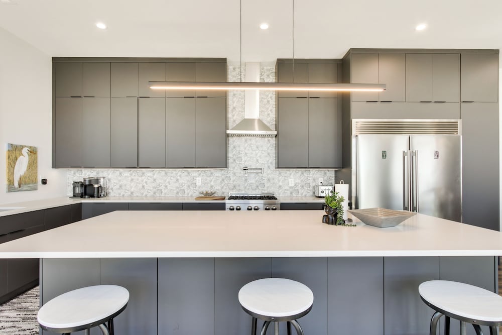 Private Dock & River Views: Modern Gem in Waterloo