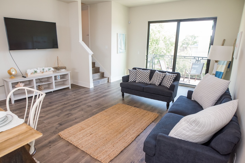 Modern 3 Bed Smarthome in Heart of Tampa